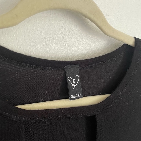 Windsor Black ''Never Stop Dreaming'' Front Cut Out T-Shirt Short Sleeve - Picture 3 of 4